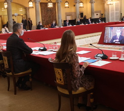 Don Felipe y Doña Leonor en una de las intervenciónes de Su Majestad el Rey en la XXIII Reunión del Patronato de la Fundación Princesa de Girona