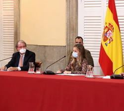 Doña Leonor, presidenta de honor de la Fundación Princesa de Girona dirige unas palabras a los asistentes