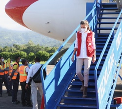 Su Majestad la Reina a su llegada a la Base Aérea Coronel Héctor Moncada (La Ceiba)