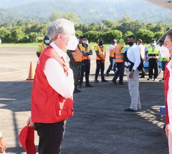 Su Majestad la Reina recibida por el	embajador de España en la República de Honduras, Guillermo Kirkpatrick