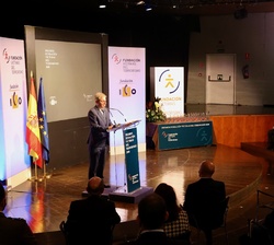 Don Felipe durante la intervención del presidente de la Fundación Víctimas del Terrorismo, Tomás Caballero