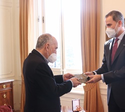 Su Majestad el Rey hace entrega del Premio de Literatura en Lengua Castellana "Miguel de Cervantes" 2019 a Joan Margarit