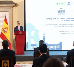 Don Felipe dirige unas palabras a los asistentes