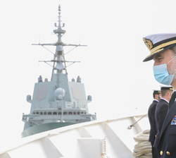 Su Majestad el Rey durante su visita al Buque Hidrográfico “Tofiño”