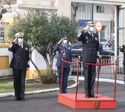 Su Majestad el Rey recibe honores a cargo de un piquete de la Guardia Militar