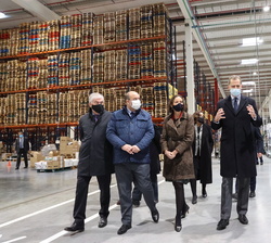 Su Majestad el Rey recorre las instalaciones del Centro Logístico de SEUR