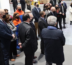 Su Majestad el Rey durante un encuentro con representantes de los trabajadores de la empresa