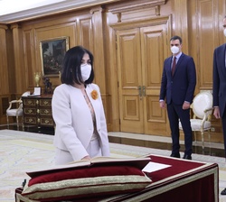 Doña Carolina Darias San Sebastián, ministra de Sanidad, promete su cargo ante Su Majestad el Rey