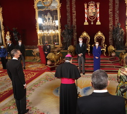 Sus Majestades los Reyes durante la intervención del Nuncion de Su Santidad, Monseñor Bernardito Auza