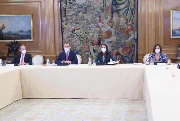 Don Felipe y Doña Letizia durante el desarrollo de la reunión de la Comisión Delegada de la Fundación Princesa de Girona