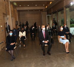 Sus Majestades los Reyes durante el desarrollo del acto