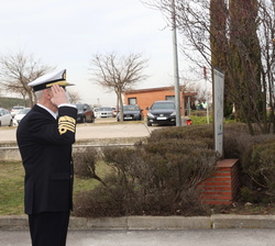 Su Majestad el Rey a su llegada a la Base de Retamares es recibido por el jefe del Estado Mayor de la Defensa, almirante general Teodoro Esteban López