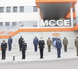 Fotografía de grupo de Su Majestad el Rey con una representación del Mando Conjunto del Ciberespacio 