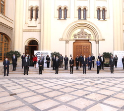 Su Majestad el Rey junto a las autoridades y personalidades participantes en la cumbre empresarial por la competitividad de Aragón