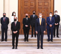 Don Felipe en la fotografía de grupo junto a los participantes a la cumbre empresarial para la competitividad de Aragón