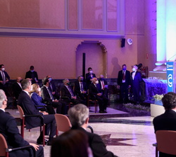Su Majestad el Rey durante la intervención del presidente del Gobierno de Aragón