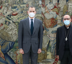 Su Majestad el Rey junto al presidente de la Conferencia Episcopal Española y Cardenal Arzobispo de Barcelona, Monseñor Juan José Omella Omella