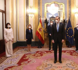 Su Majestad el Rey con las máximas autoridades del Estado en el interior del Congreso de los Diputados