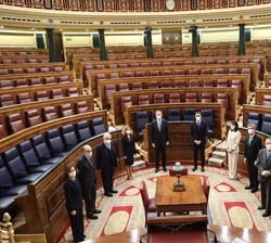 Su Majestad el Rey acompañado por las máximas autoridades del Estado visitan el hemiciclo del Congreso de los Diputados