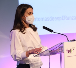 Doña Letizia dirige unas palabras al público asistente con motivo del día mundial de las enfermedades raras