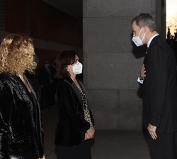 Sus Majestades los Reyes son recibidos por la vicepresidenta primera del Gobierno y ministra de la Presidencia, Relaciones con las Cortes y Memoria De