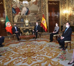 Don Felipe y el Presidente de la República Portuguesa, acompañados por la vicepresidenta primera del Gobierno y ministra de la Presidencia, Relaciones