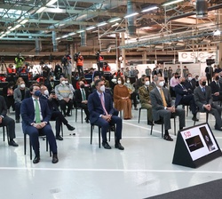 Su Majestad el Rey durante la proyección de un vídeo de apertura del acto
