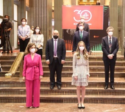 Fotografía de grupo de Su Alteza Real la Princesa de Asturias con motivo del 30 aniversario del Instituto Cervantes