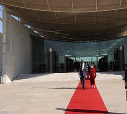 Sus Majestades los Reyes a su llegada al pabellón de Estado del Aeropuerto Adolfo Suárez Madrid – Barajas
