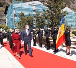 Sus Majestades los Reyes durante la ceremonia de recibimiento