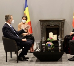 Don Felipe y Doña Letizia durante el encuentro con el copríncipe de Andorra y arzobispo “Ad Personam” de Urgell y el representante del cop