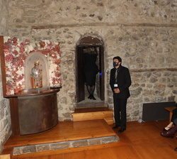 Sus Majestades los Reyes en el interior de la Iglesia de Santa Coloma