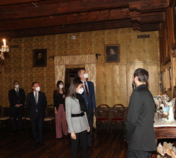 Sus Majestades los Reyes recorren la Casa Museo d’Areny-Plandolit