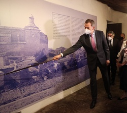 Visita de Sus Majestades los Reyes a la casa natal e Francisco de Goya