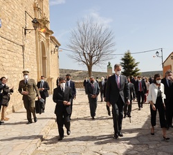 Sus Majestades los Reyes se trasladan al Taller del Grabado “Antonio Saura”