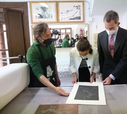 Los Reyes en el Taller del Grabado “Antonio Saura”