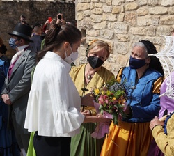 Doña Letizia con los vecinos