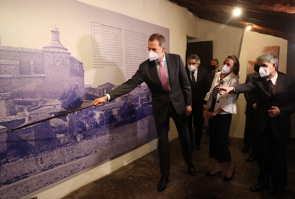 Visita de Sus Majestades los Reyes a la casa natal e Francisco de Goya