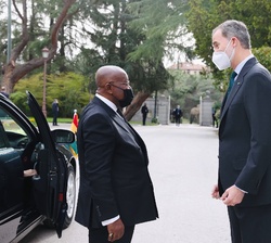 Su Majestad el Rey recibe al Presidente de la República de Ghana, Nana Addo Dankwa Akufo-Addo, a su llegada al Palacio de La Zarzuela