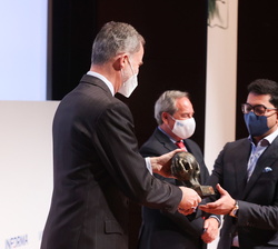 Su Majestad el Rey entrega el premio "Pyme Creación de Empleo" a Innovagoods; recoge el galardón el consejero delegado y fundador, Víctor Am