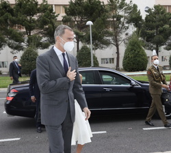 Sus Majestades los Reyes son recibidos por la presidenta del Senado, Pilar Llop
