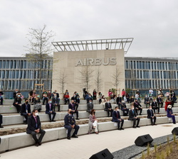 Su Majestad el Rey y el presidente del gobierno durante las intervenciones del presidente de Airbus España y el Consejero delegado de la Compañía