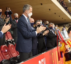 Don Felipe en el palco tras la entrega de la copa de campeón a Messi