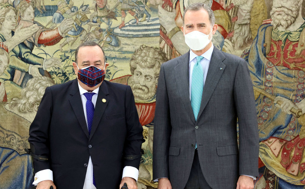 Su Majestad el Rey junto al Presidente de la República de Guatemala, Alejandro Giammattei Falla