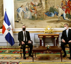 Su Majestad el Rey junto al Presidente de la República Dominicana durante el encuentro