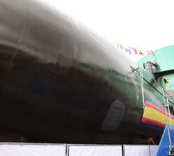 El Rey y la Princesa de Asturias tras la puesta a flote del Submarino S-81 “Isaac Peral”
