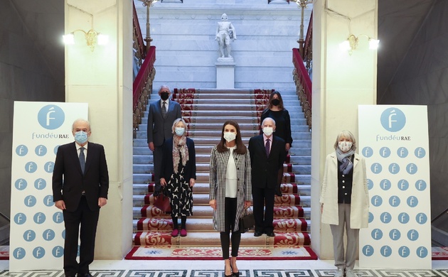 Fotografía de grupo de Doña Letizia acompañada del presidente, la vicepresidenta y los miembros del patronato