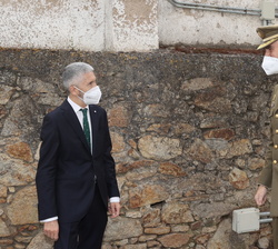 Su Majestad el Rey es recibido por el ministro del Interior, Fernando Grande-Marlaska