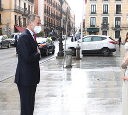 Su Majestad el Rey recibe el saludo de la vicepresidente primera del Gobierno y ministra de la Presidencia, Relaciones con las Cortes y Memoria Democr