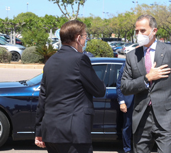 Su Majestad el Rey recibe el saludo del presidente de la Generalitat Valenciana, Ximo Puig
